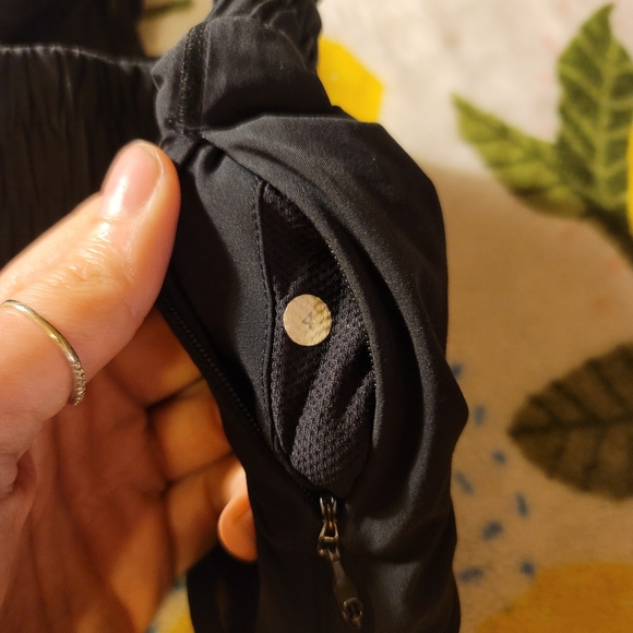 Lululemon - Picture 3 of 3